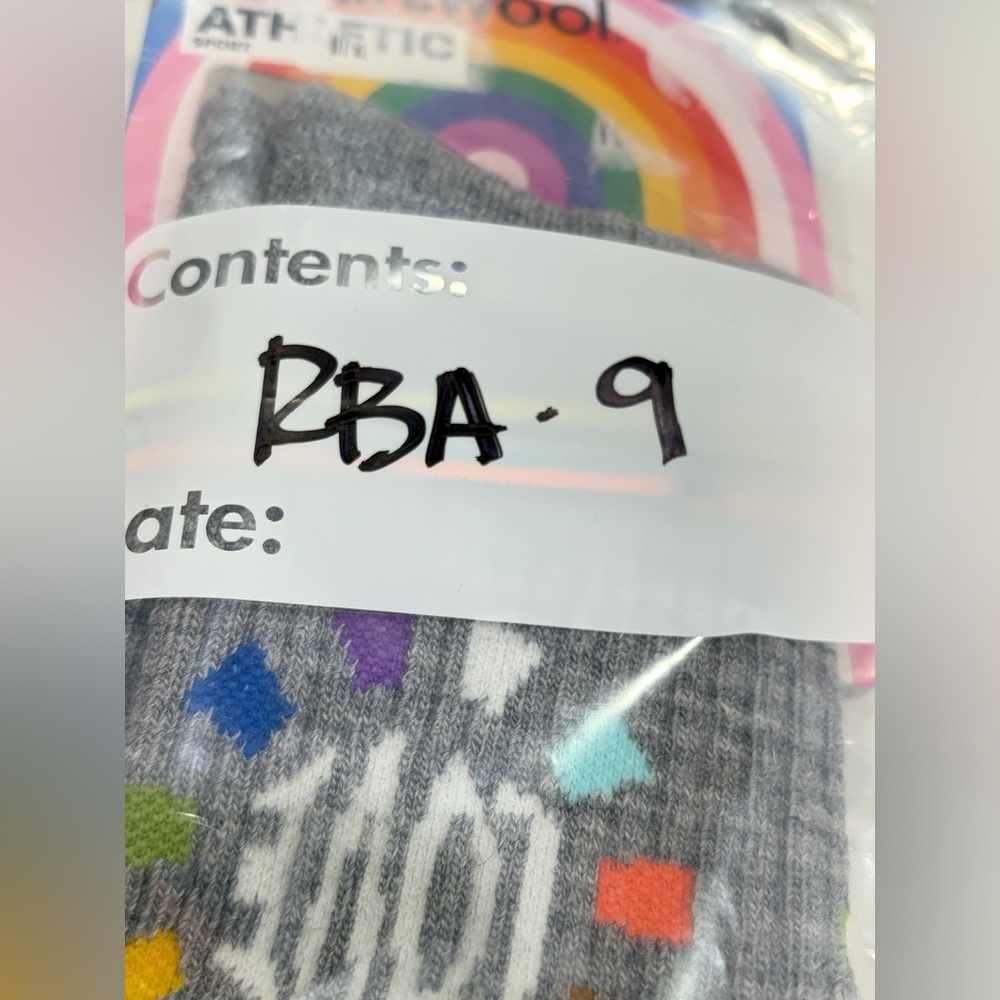 SmartWool Women's XL Athletic Pride Pattern Socks Crew Light Grey NWT Rainbow - Picture 7 of 7